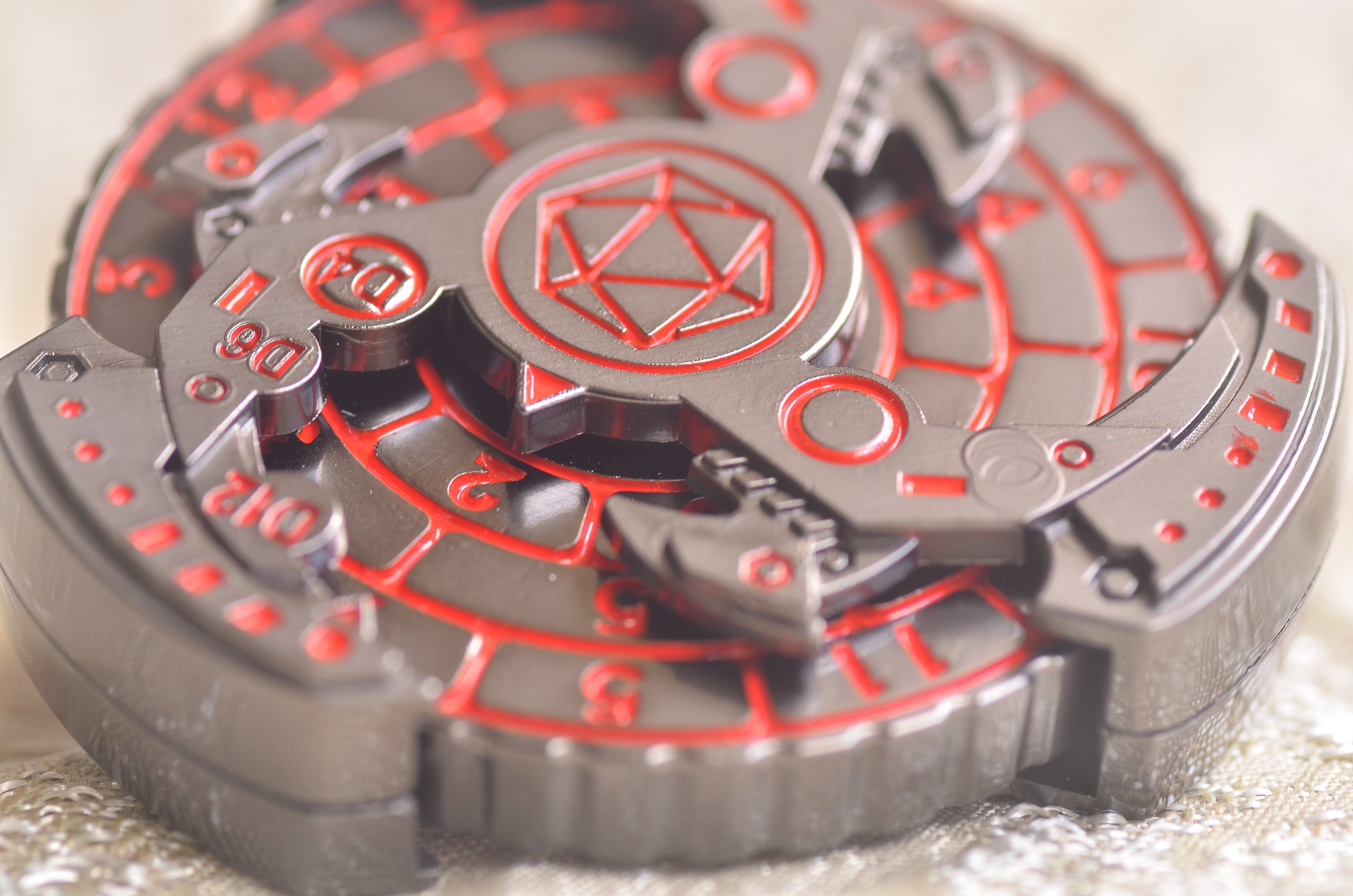 Handcrafted Blade Spinner Dice - Precision Dual-Faced Gaming Spinner