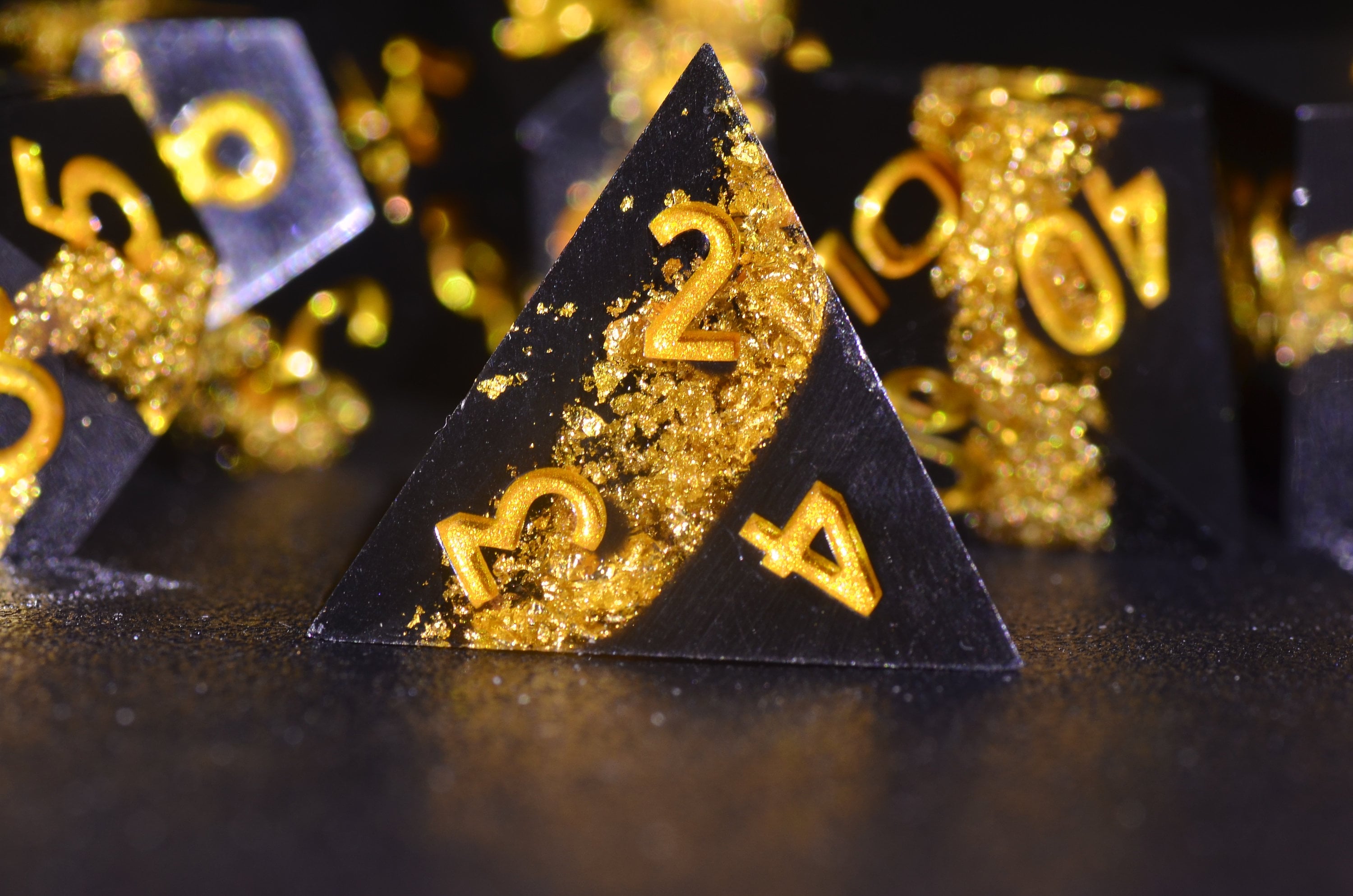 Dwarf Gold Ore Dice, DND Black and Gold Dice,D&D resin dice set ,Sharp edge polygonal dice,Dungeons and Dragons Dice gift