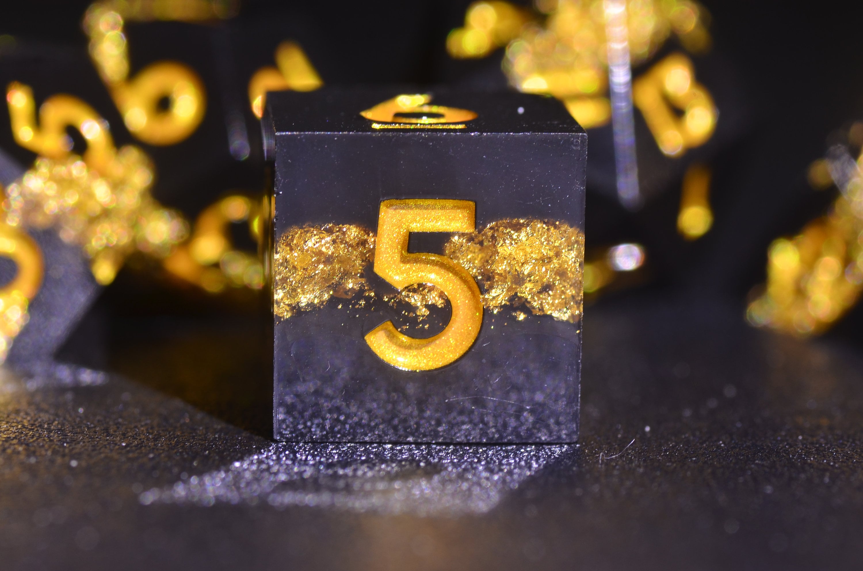 Dwarf Gold Ore Dice, DND Black and Gold Dice,D&D resin dice set ,Sharp edge polygonal dice,Dungeons and Dragons Dice gift