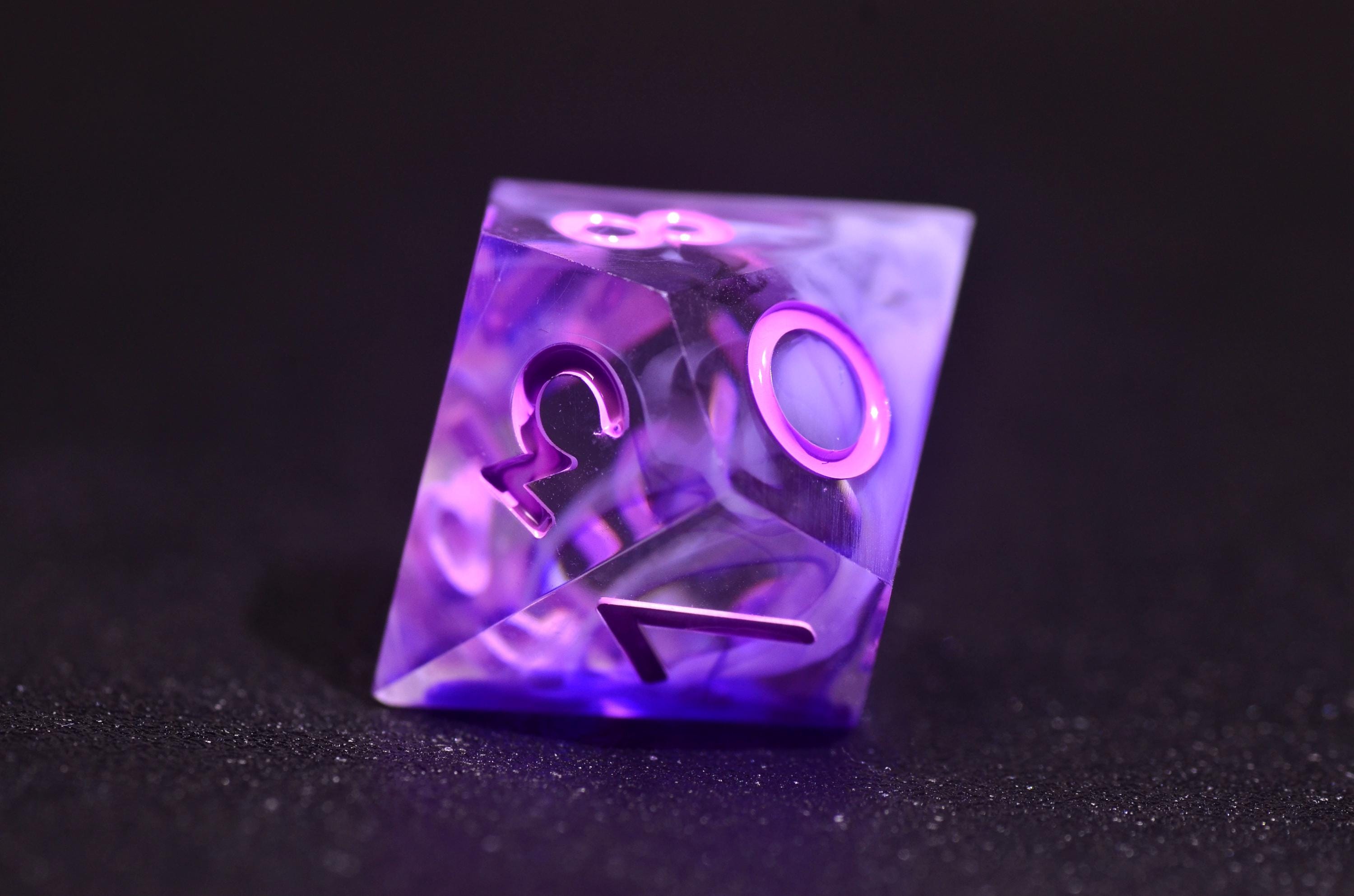 Fantasy Lila Purple Dice Set – lavender dnd dice,Resin Sharp Edge Dice with Swirling Silk Effect -Wizard Purple Polyhedral Dice Set