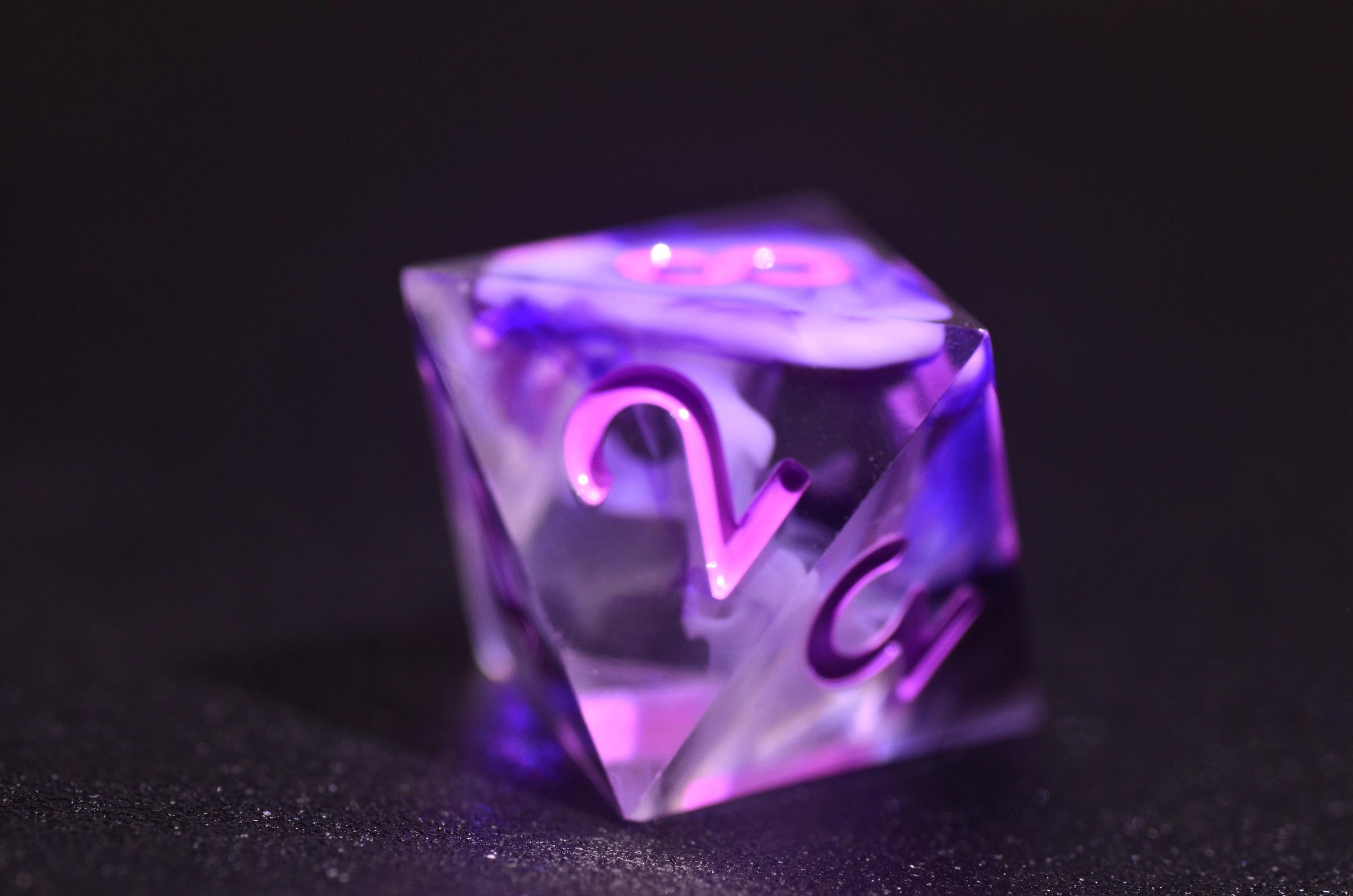 Fantasy Lila Purple Dice Set – lavender dnd dice,Resin Sharp Edge Dice with Swirling Silk Effect -Wizard Purple Polyhedral Dice Set