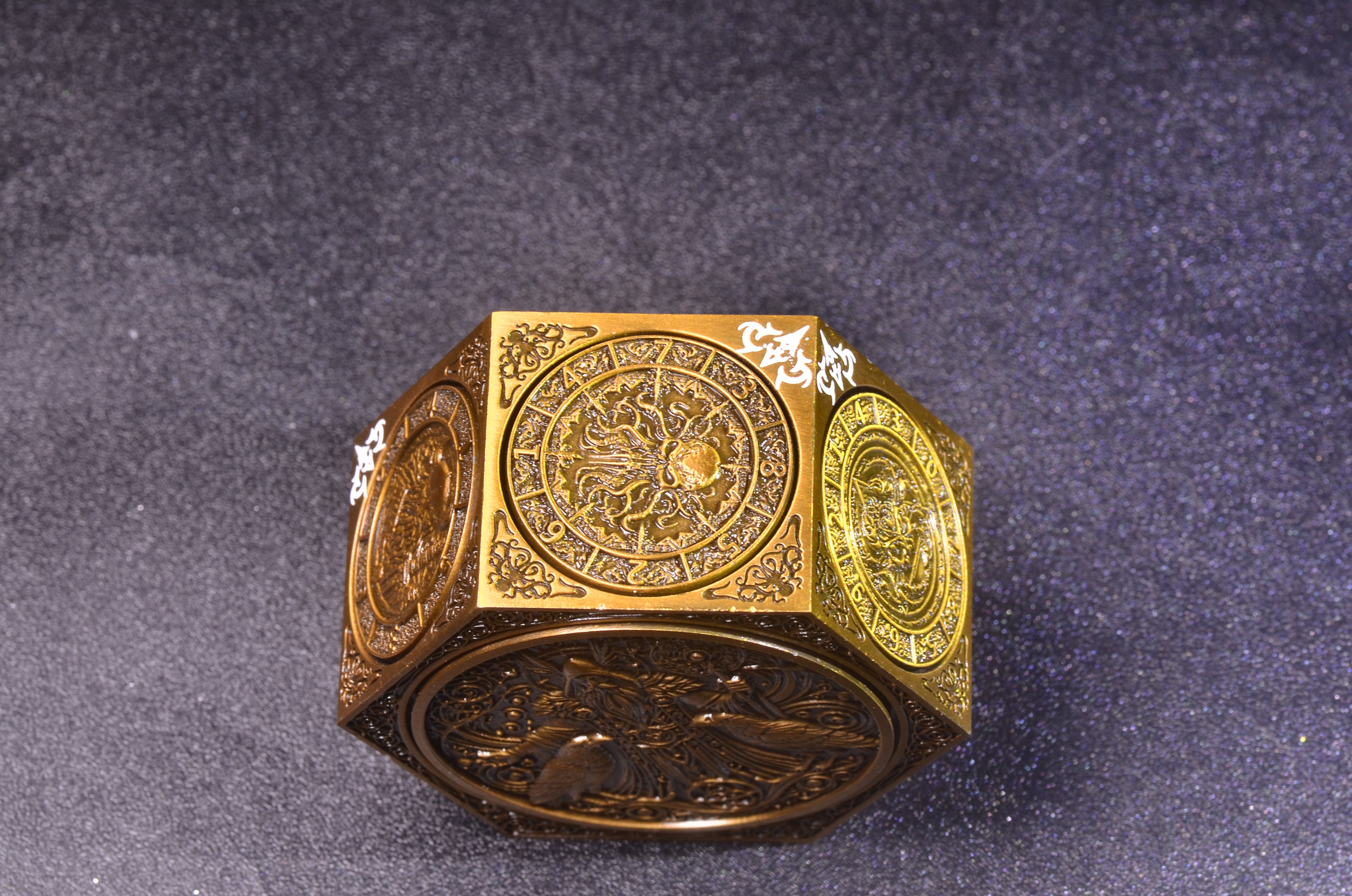 DND Arcane Cube Spinner DICE – All-in-One Dice Tower in Your Pocket